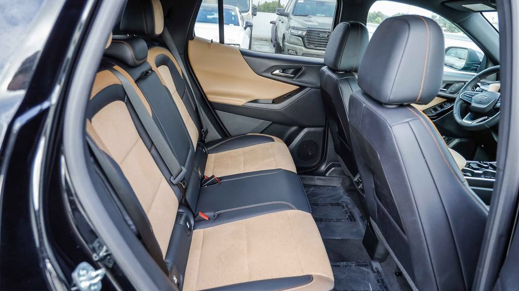 Used 2025 Chevrolet Equinox ACTIV w/ Safety and Technology Package FWD image 19