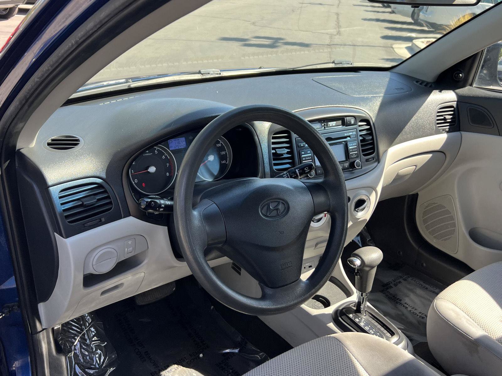 Used 2010 Hyundai Accent GLS FWD image 23