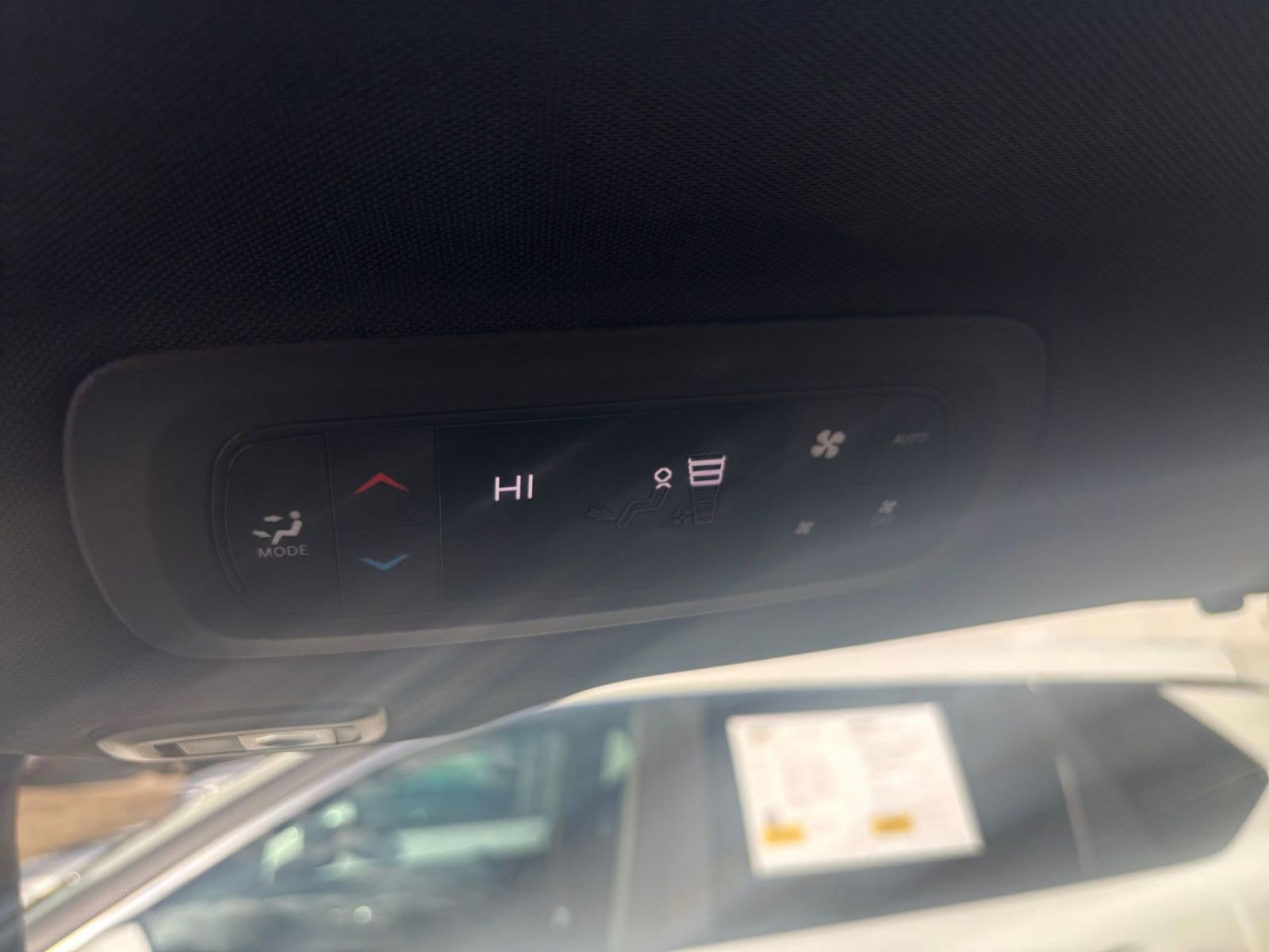 Used 2025 Chrysler Pacifica Limited image 24