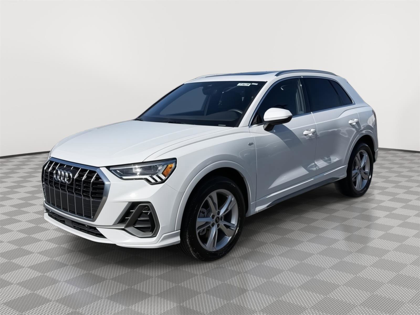 Used 2023 Audi Q3 2.0T Premium w/ Convenience Package image 1