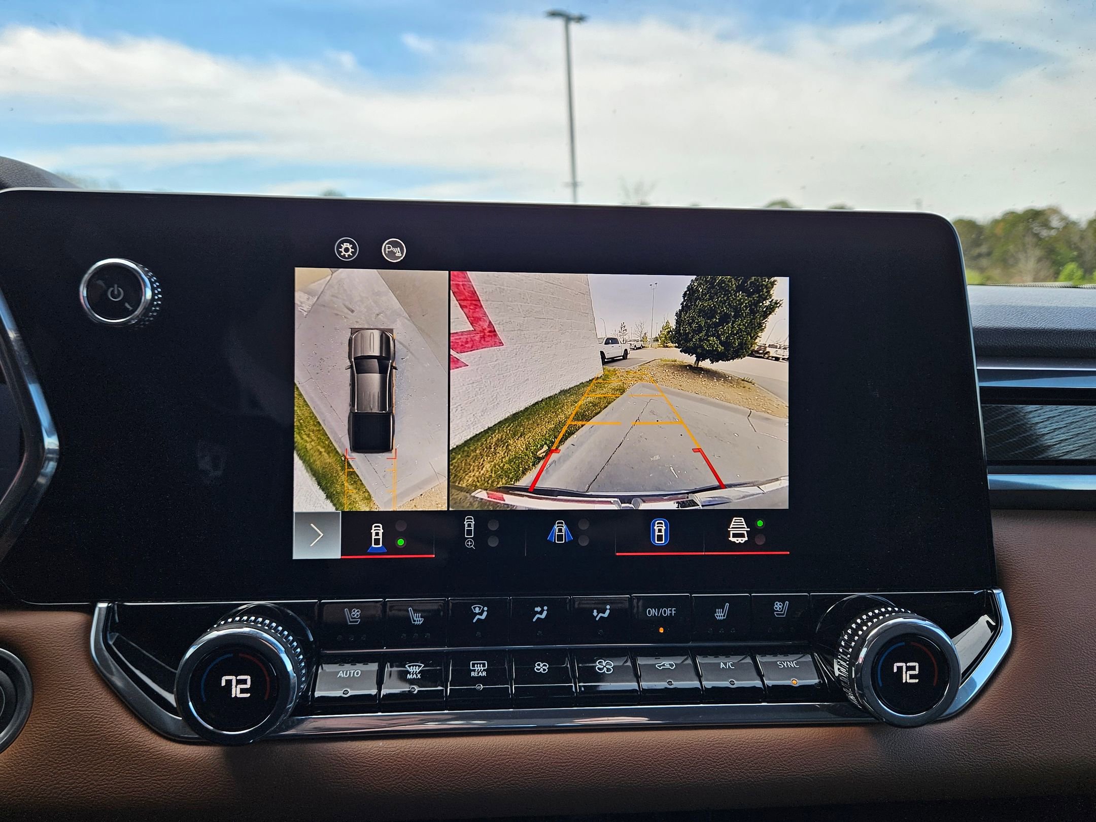 Used 2024 GMC Canyon AT4 w/ AT4 Premium Package image 32