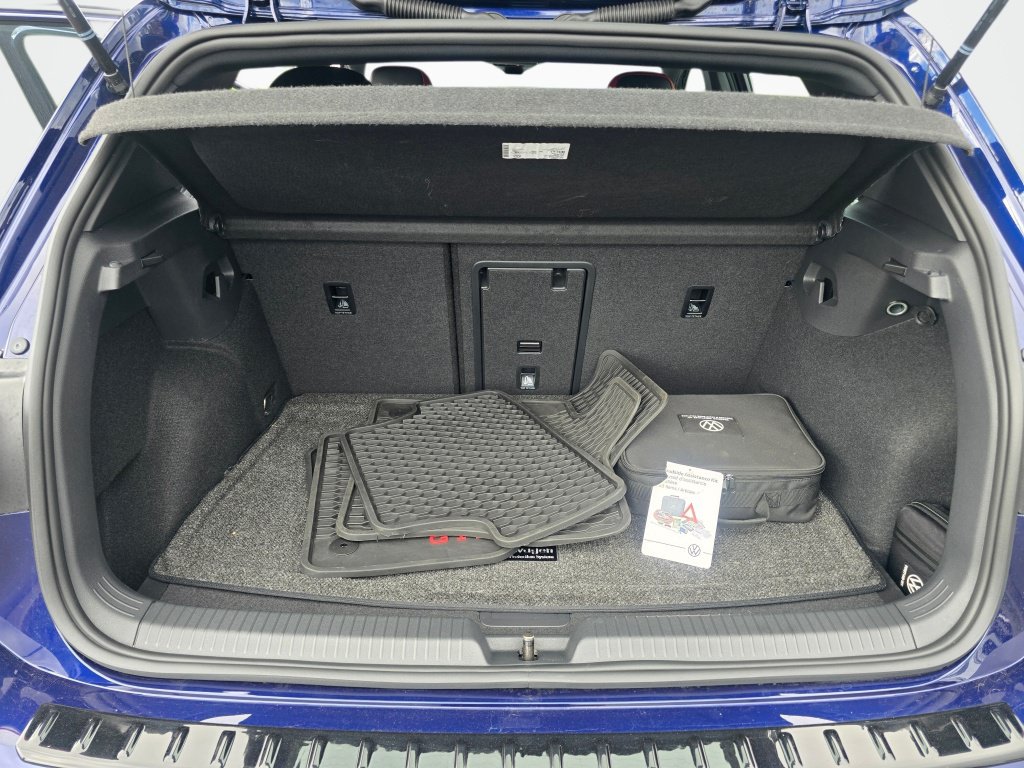 Used 2023 Volkswagen GTI SE FWD image 11