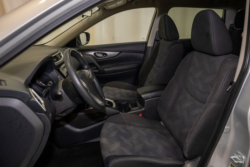 Used 2016 Nissan Rogue SV image 9