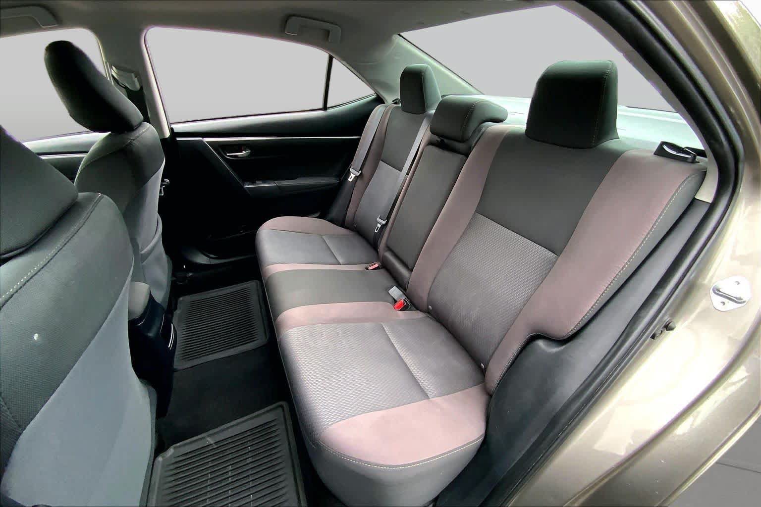 Used 2018 Toyota Corolla LE FWD image 21