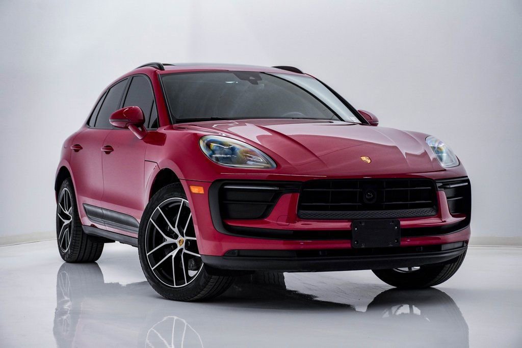 Certified 2024 Porsche Macan w/ Premium Plus Package image 8
