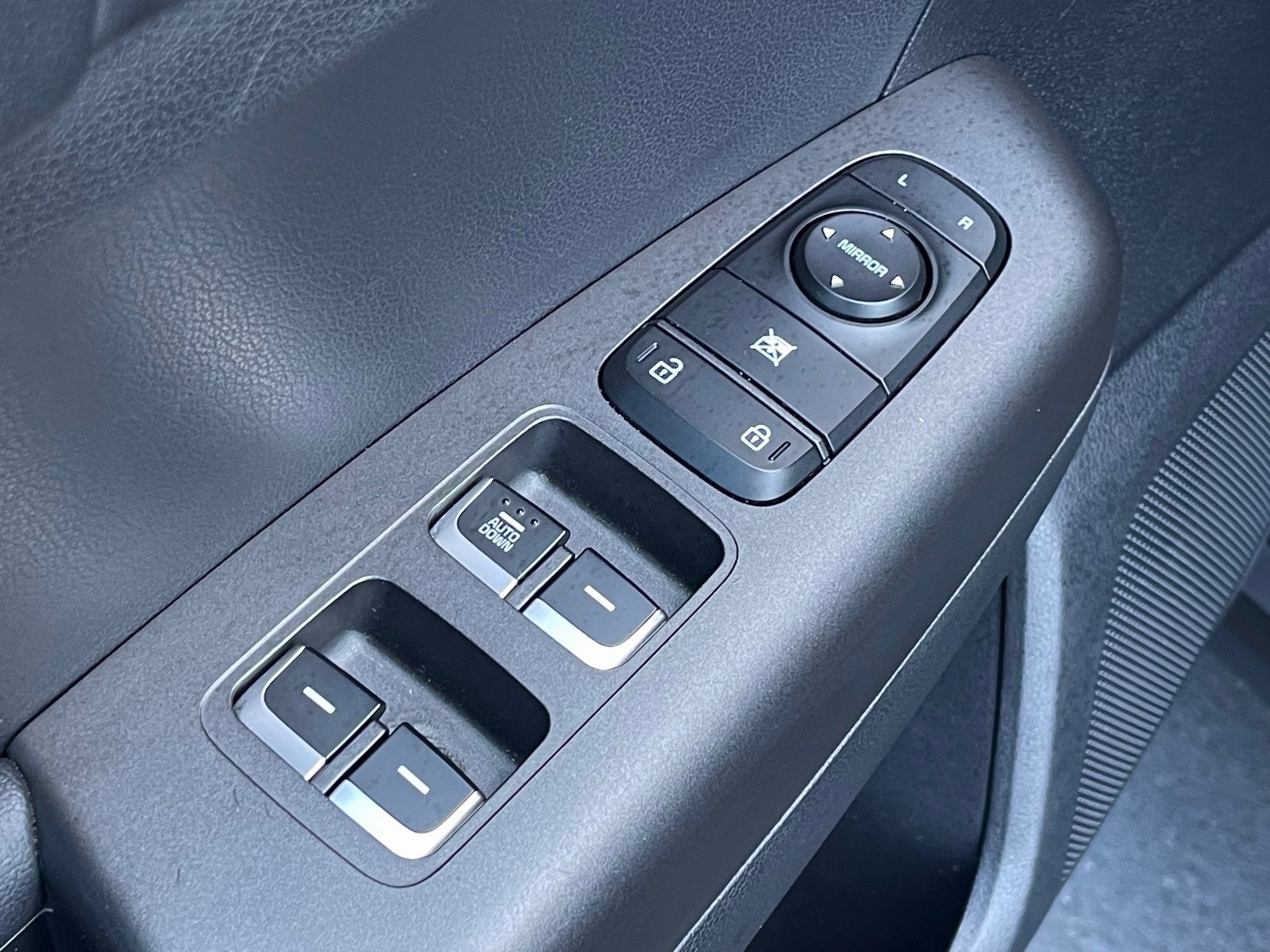 Used 2020 Kia Sportage LX image 16