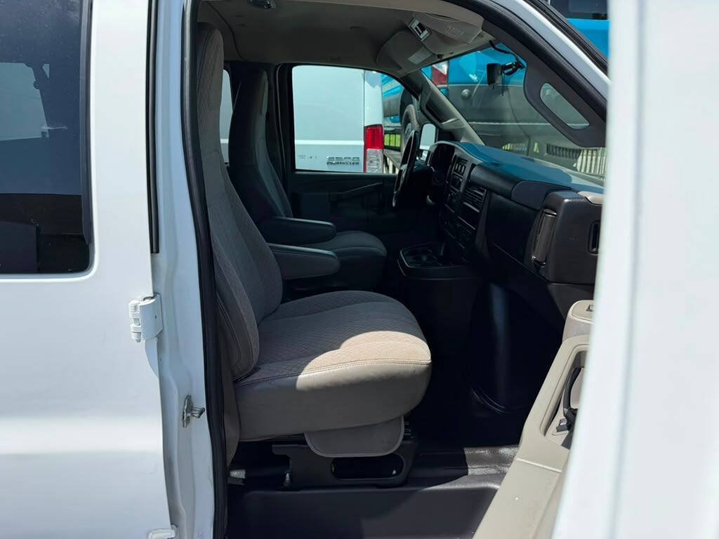 Used 2016 Chevrolet Express 2500 LS RWD image 15