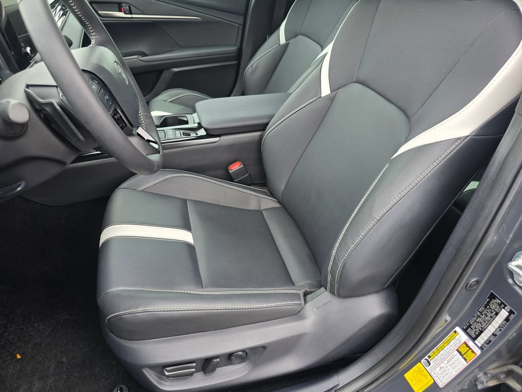 Used 2025 Toyota Camry SE FWD image 22