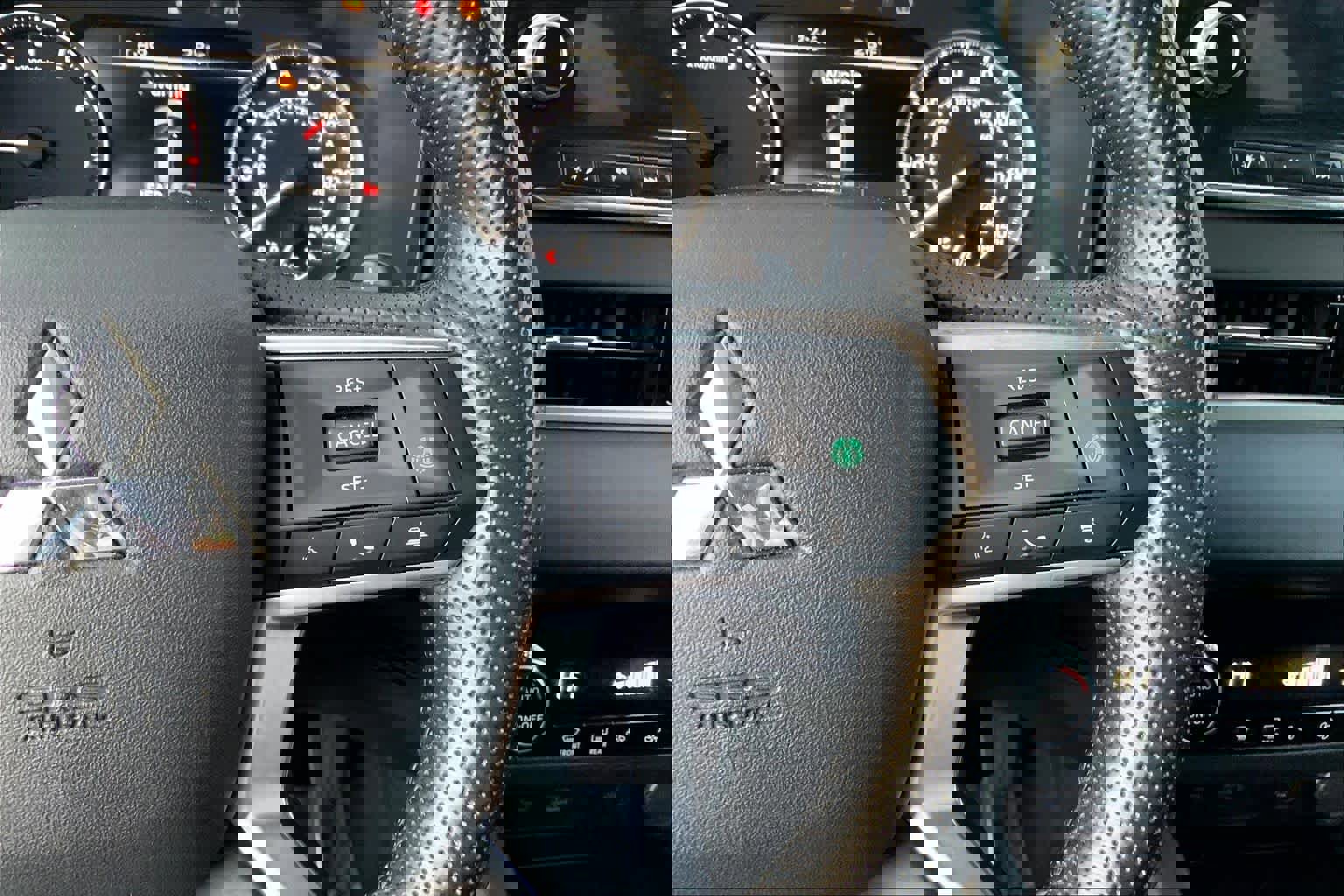 Used 2024 Mitsubishi Outlander SE image 24