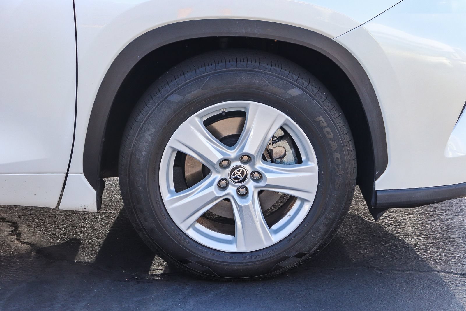 Used 2021 Toyota Highlander L FWD image 11