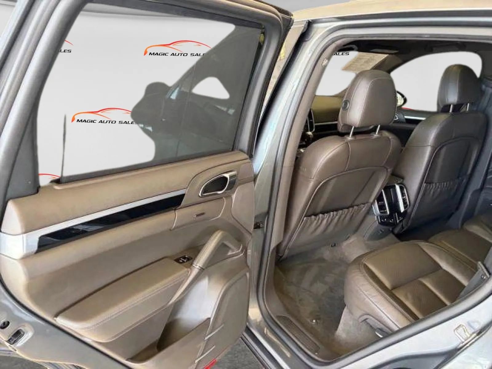 Used 2016 Porsche Cayenne w/ Premium Package Plus image 10