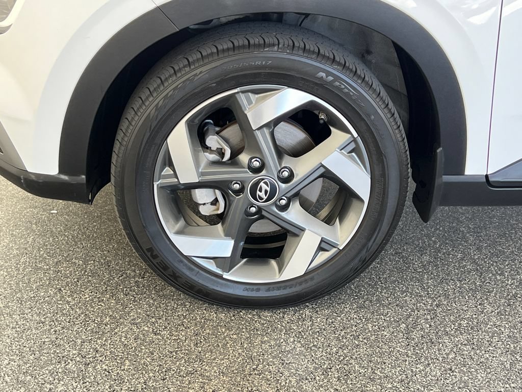 Used 2023 Hyundai Venue SEL FWD image 28