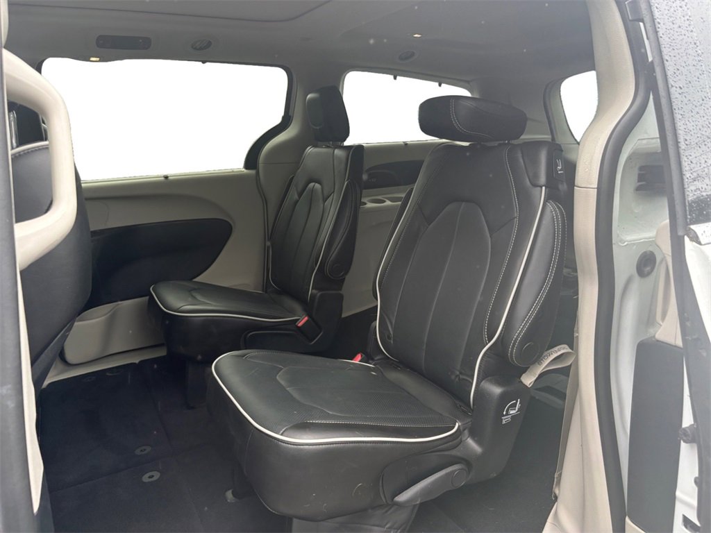 Used 2023 Chrysler Pacifica Limited w/ Trailer Tow Group image 14