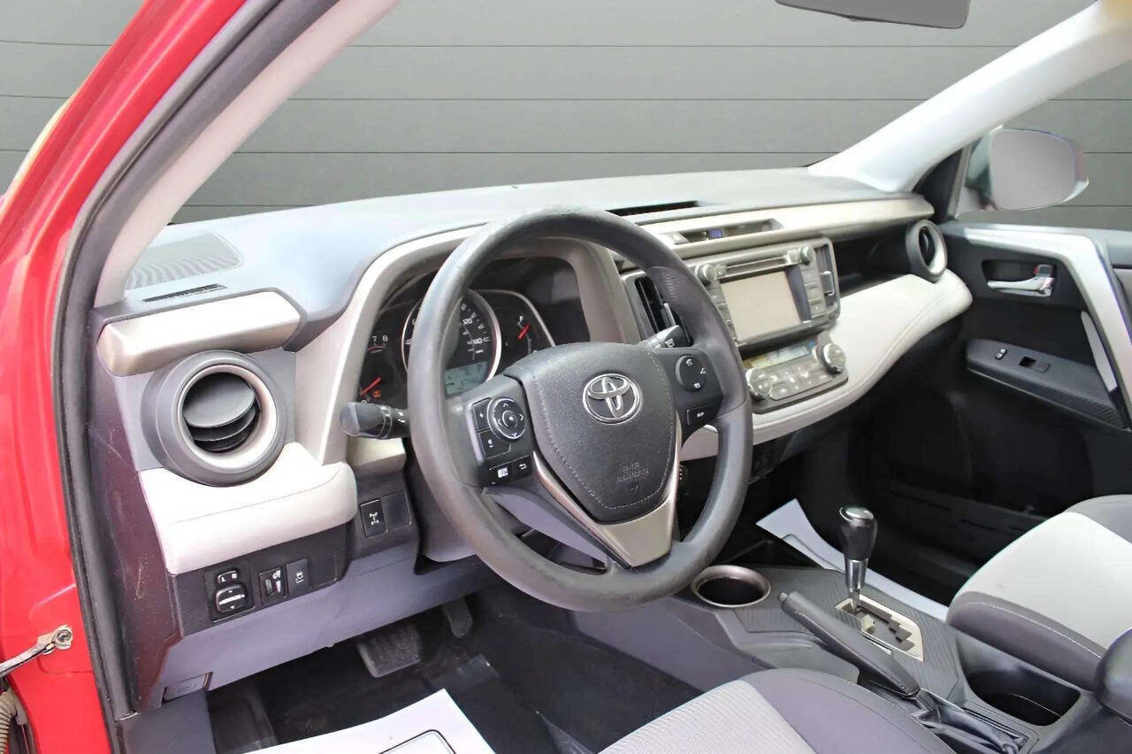 Used 2015 Toyota RAV4 XLE image 13