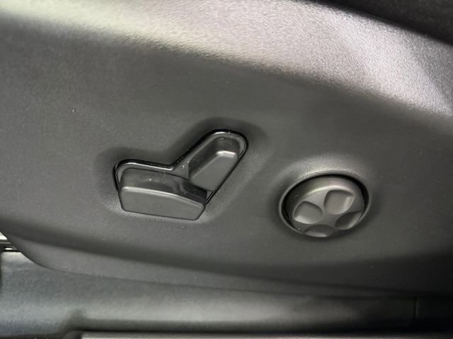 Used 2026 Chrysler Pacifica Select image 25