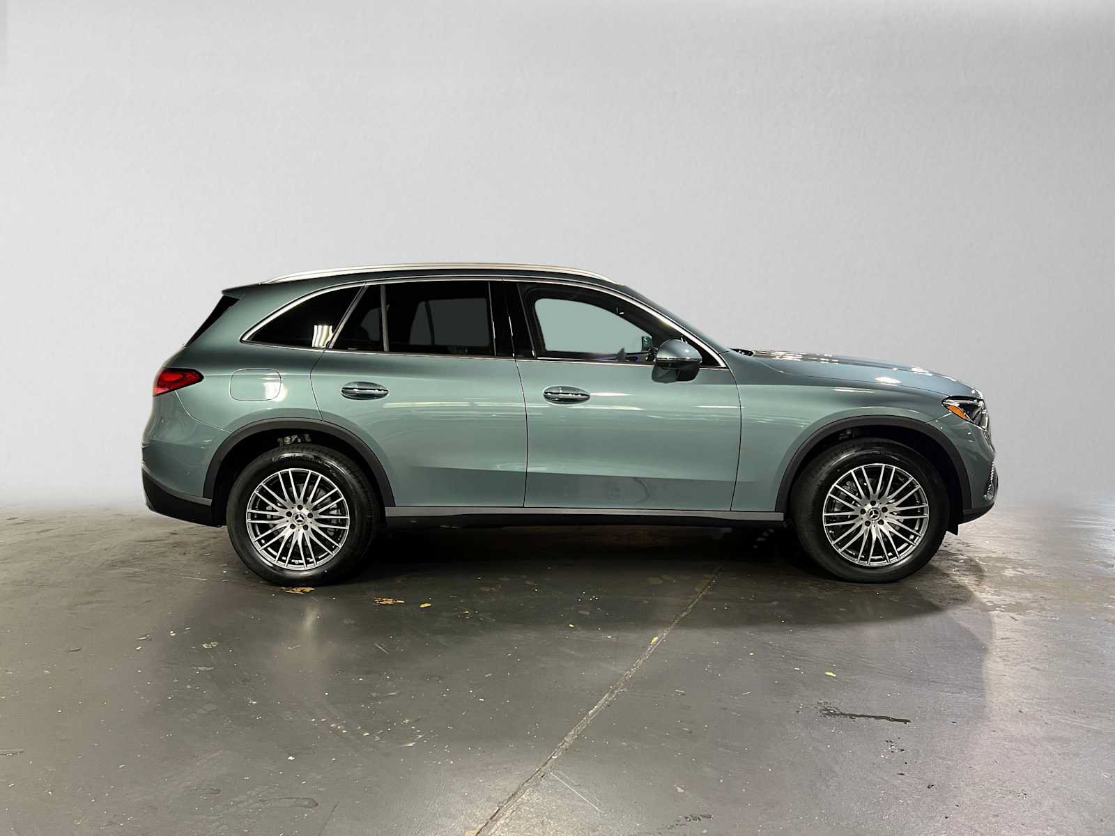 New 2027 Mercedes-Benz GLC 300 4MATIC image 2
