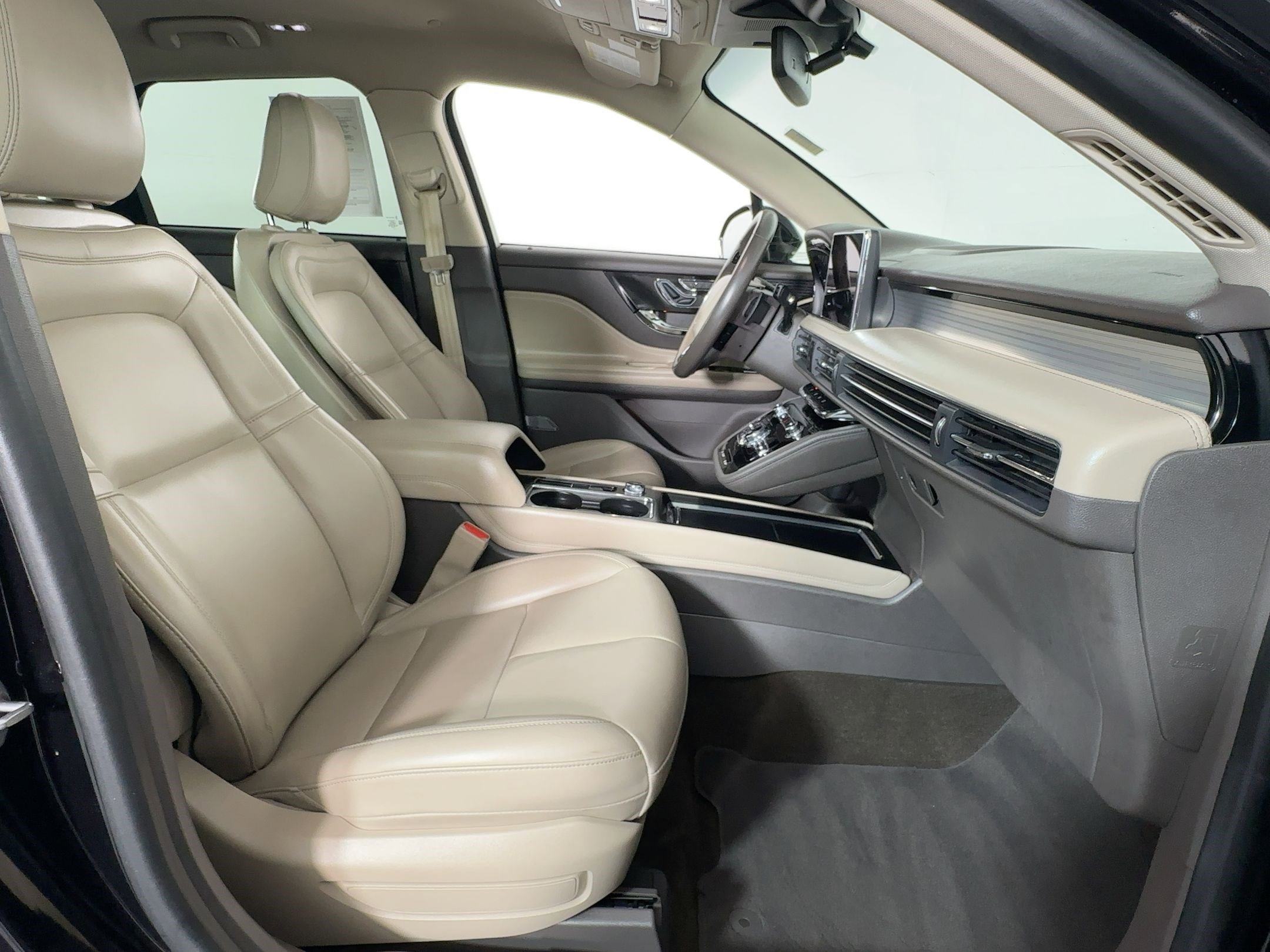 Used 2021 Lincoln Corsair Standard w/ Equipment Group 101A image 30