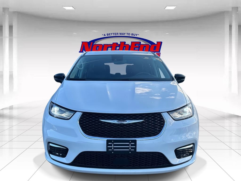 Used 2024 Chrysler Pacifica Touring-L image 8