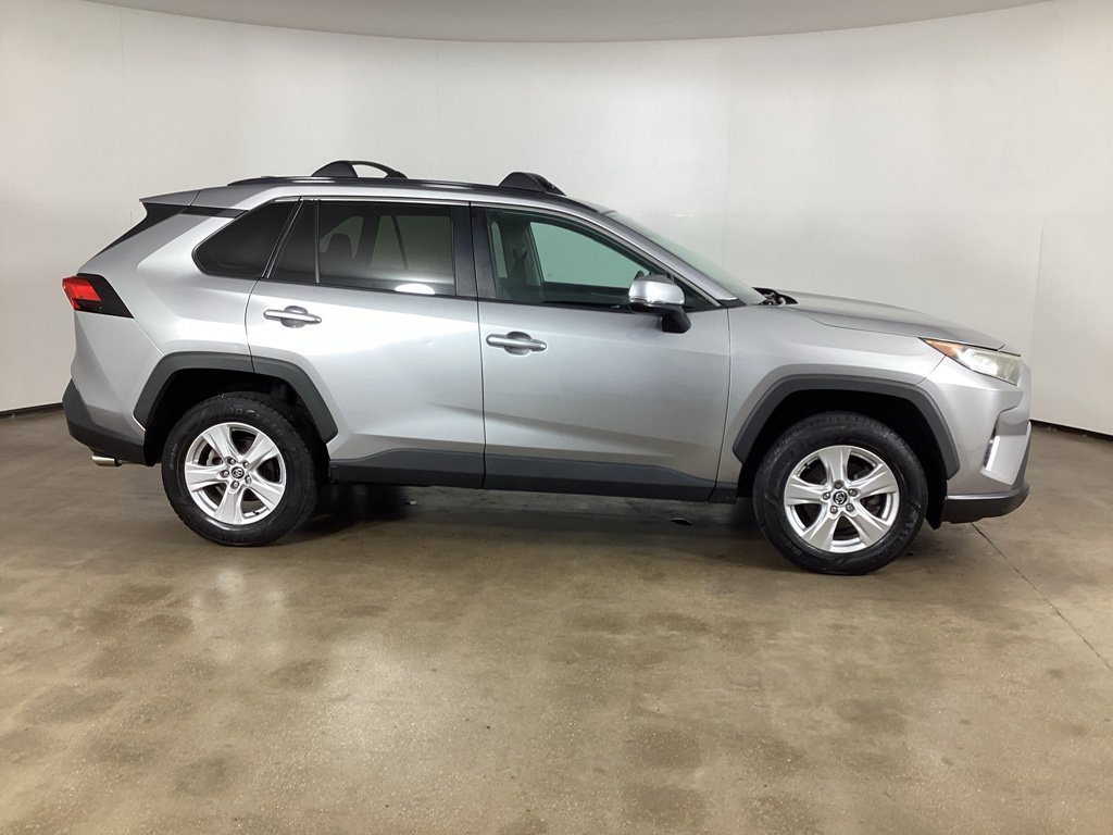 Used 2020 Toyota RAV4 XLE AWD/4WD image 4