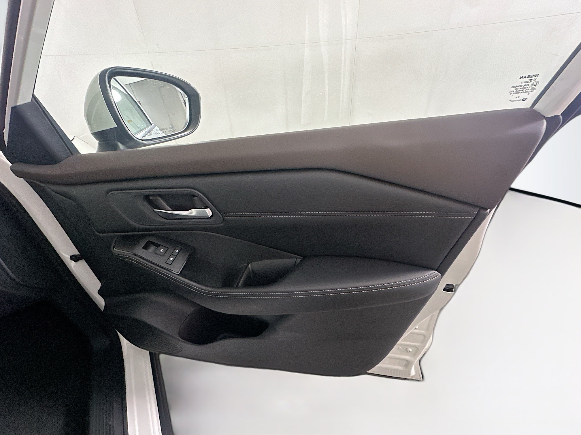 Used 2023 Nissan Rogue SV w/ SV Premium B Package FWD image 31
