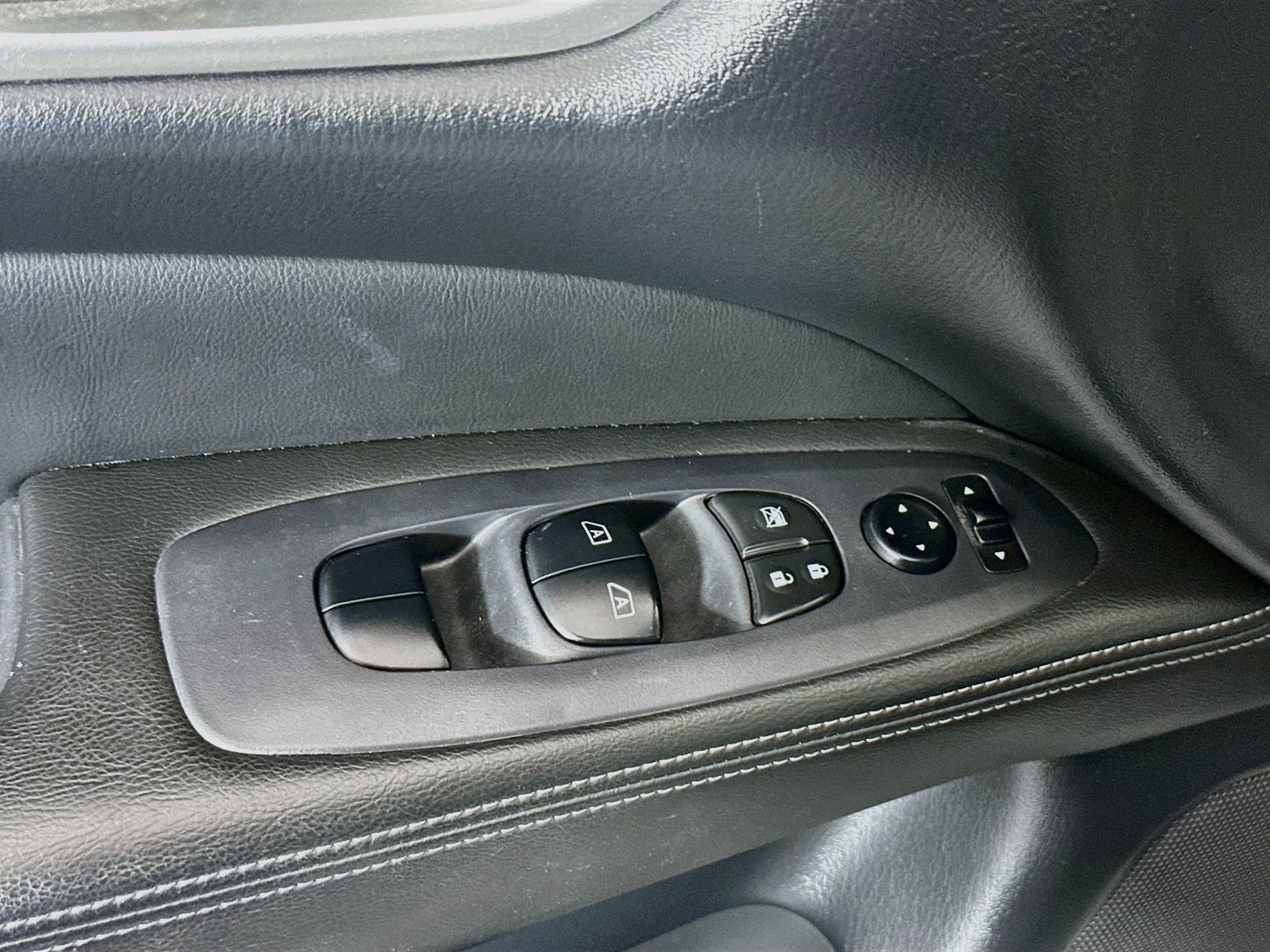 Used 2018 Nissan Pathfinder SV AWD/4WD image 17