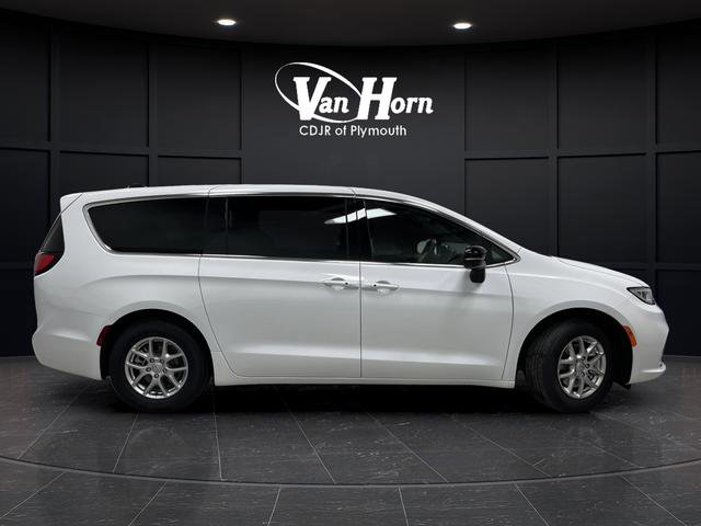 New 2026 Chrysler Pacifica Select image 2