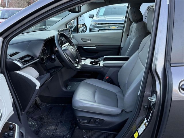 Used 2024 Toyota Sienna XLE image 10