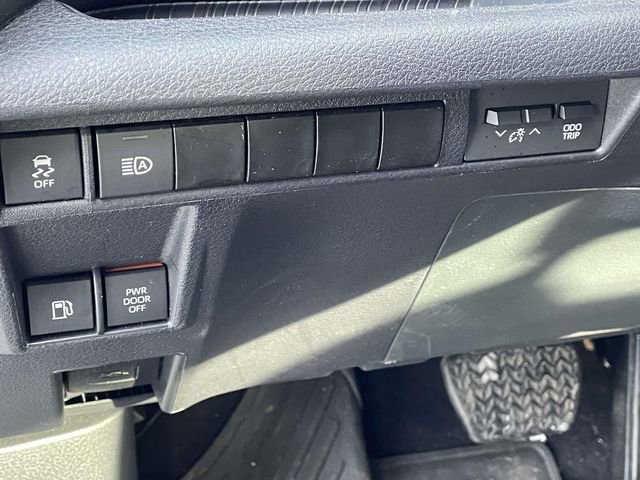 Used 2025 Toyota Sienna XSE image 18