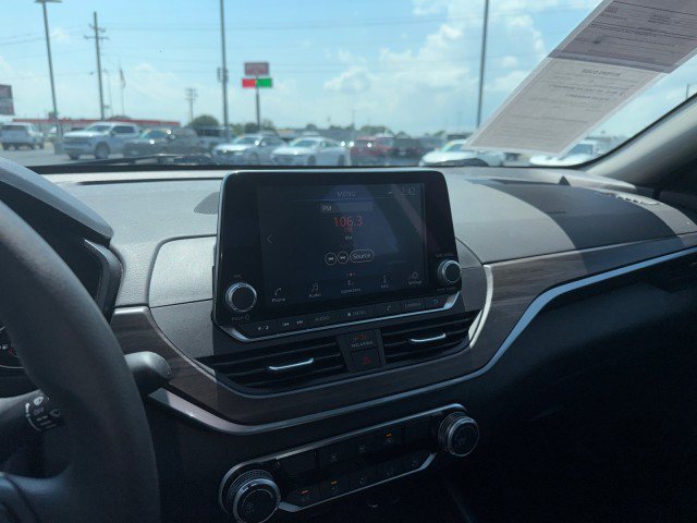 Used 2025 Nissan Altima 2.5 SV FWD image 18