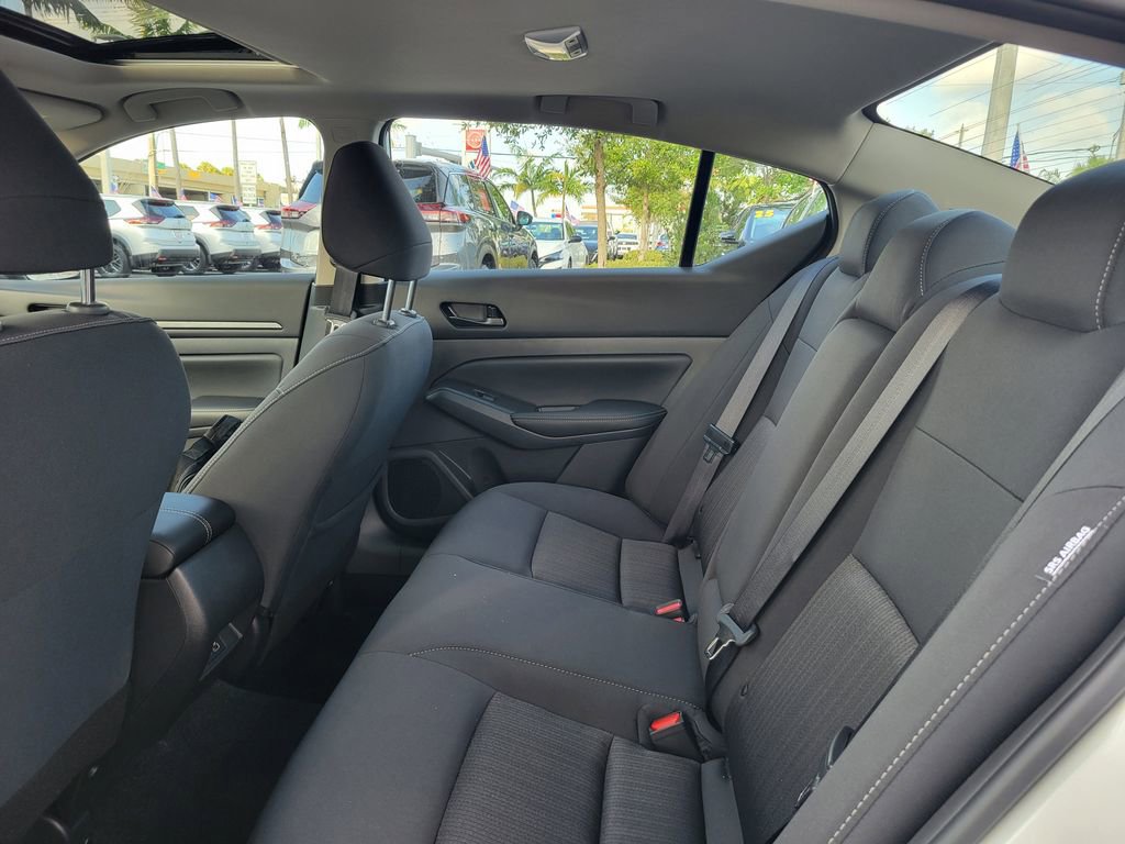 Used 2025 Nissan Altima 2.5 SV w/ SV Premium Package FWD image 8