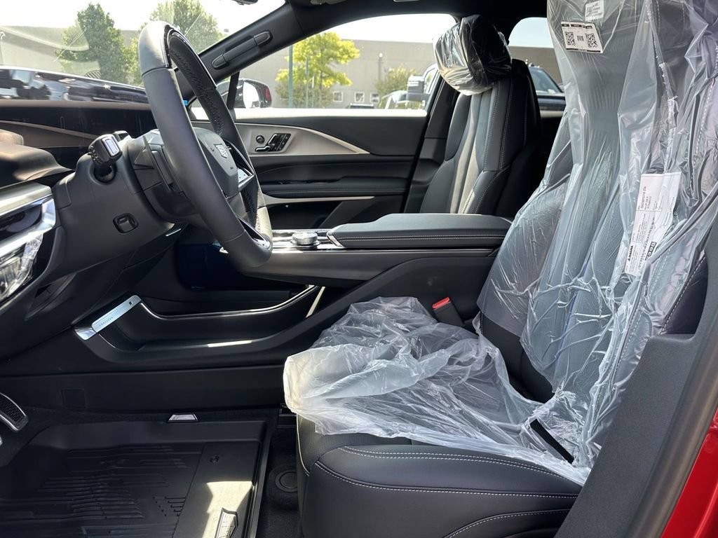New 2027 Cadillac Lyriq Premium Luxury w/ LPO, Floor Liner Package AWD/4WD image 8