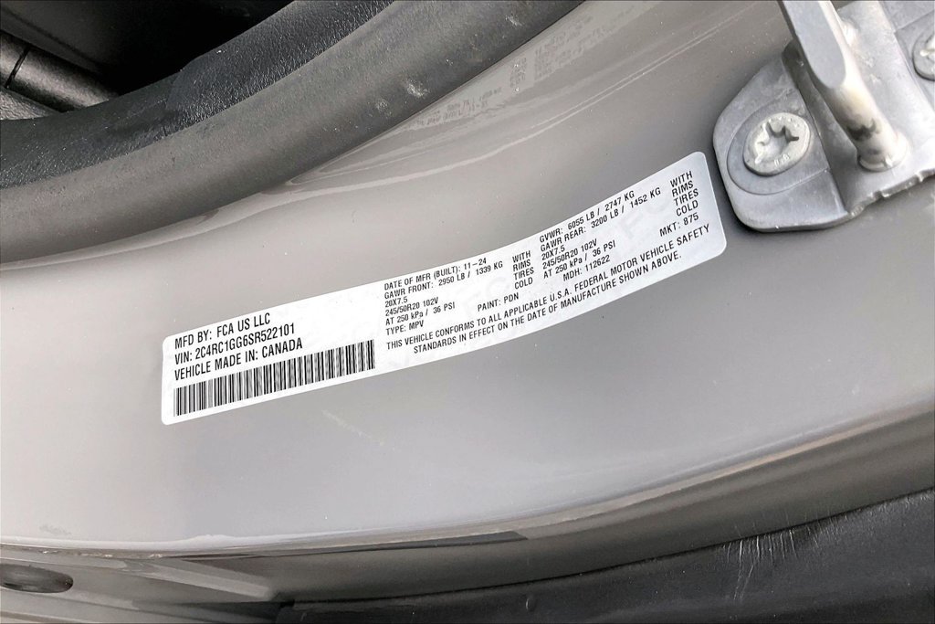 Used 2025 Chrysler Pacifica Limited FWD image 37