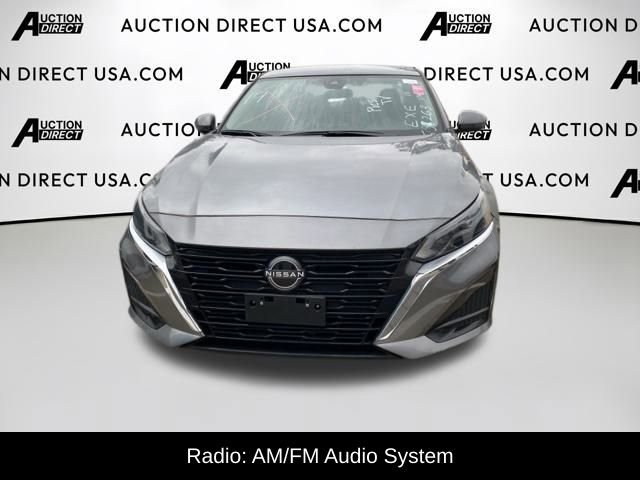 Used 2023 Nissan Altima 2.5 SV image 2