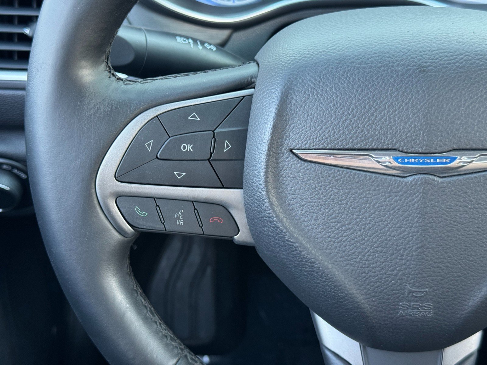 Used 2015 Chrysler 200 Limited w/ Convenience Group image 19