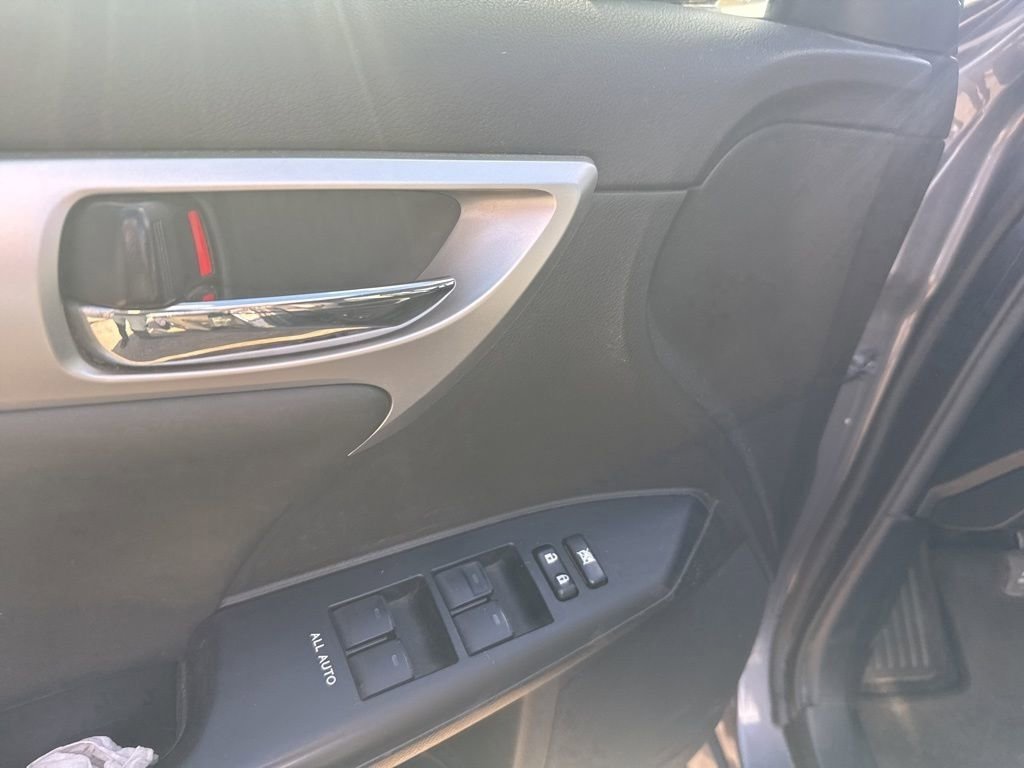 Used 2012 Lexus CT 200h Premium image 19