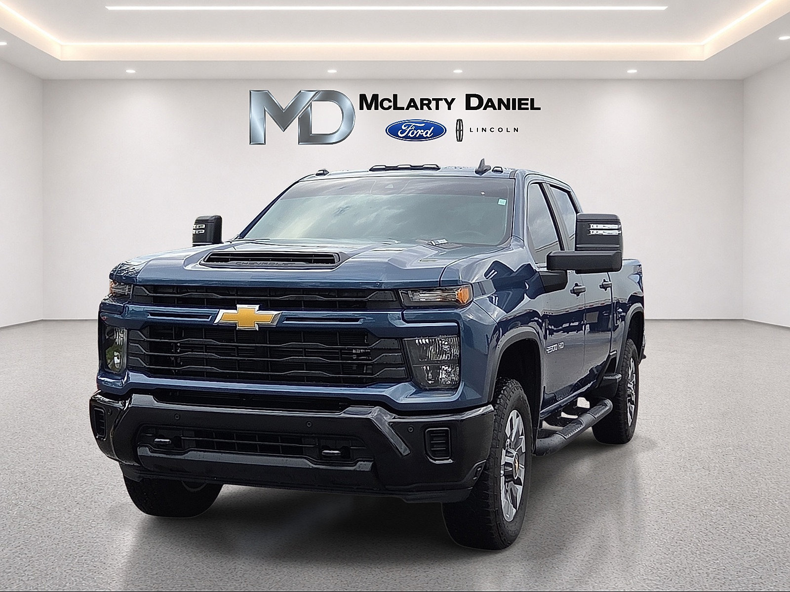 Used 2025 Chevrolet Silverado 2500 Custom w/ Custom Value Package AWD/4WD image 2