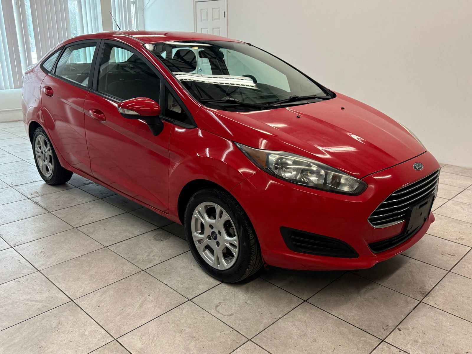 Used 2015 Ford Fiesta SE image 1