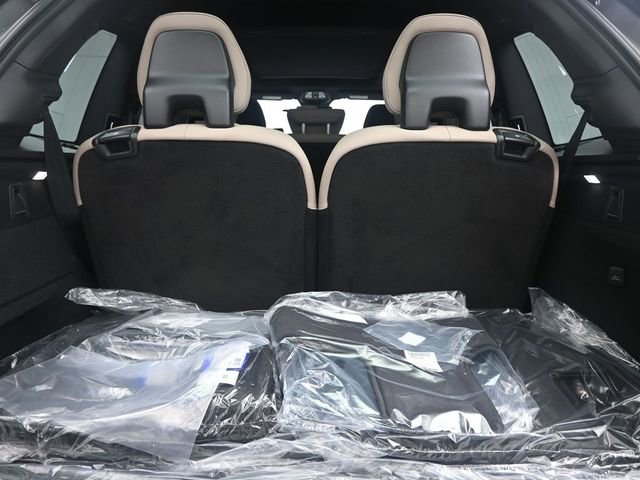 New 2026 Volvo XC90 B6 Plus w/ Protection Package Premier image 32