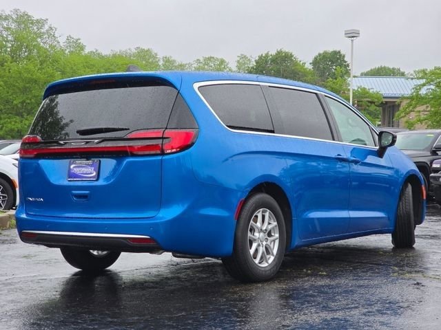 New 2027 Chrysler Pacifica Select FWD image 25