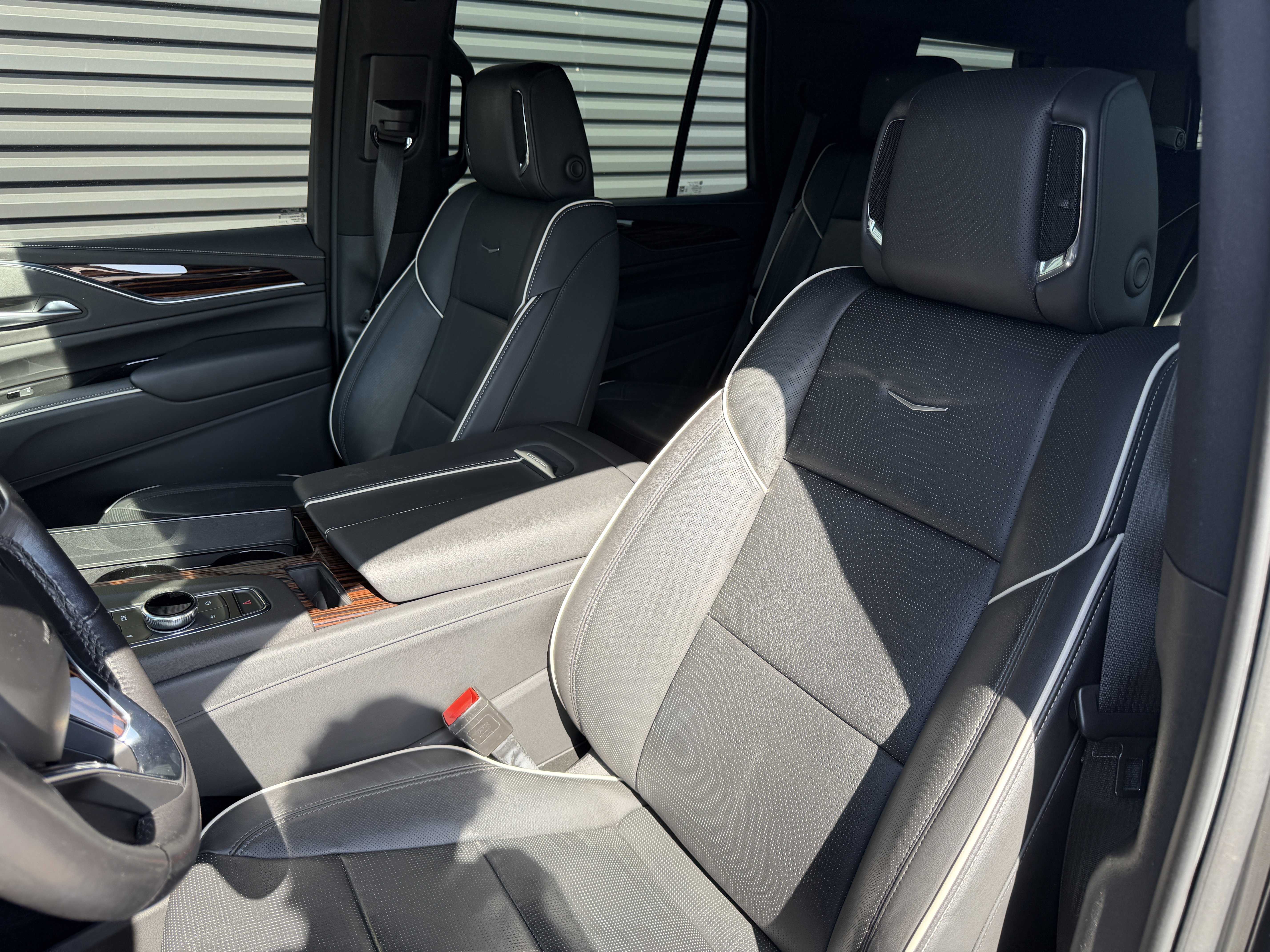 Used 2023 Cadillac Escalade Premium Luxury image 5