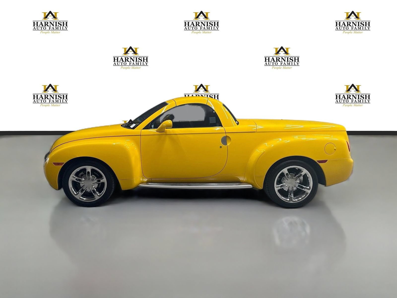 Used 2003 Chevrolet SSR w/ Preferred Equipment Group RWD image 10