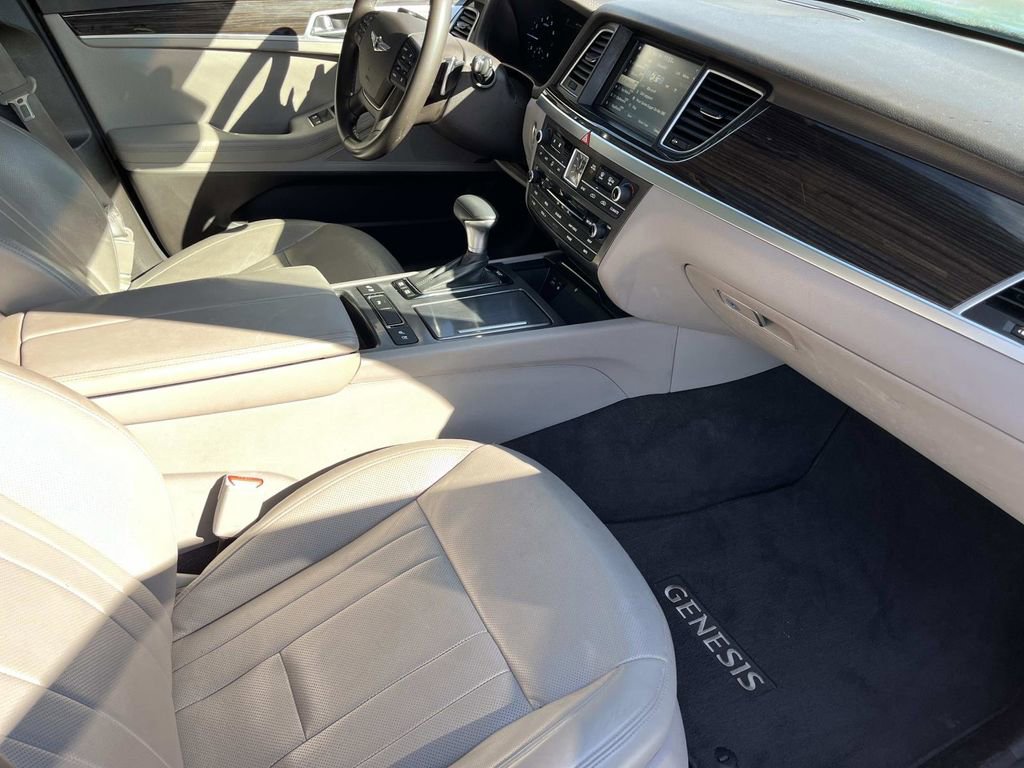 Used 2018 Genesis G80 3.8 w/ Option Group 02 image 22