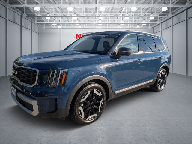 Used 2024 Kia Telluride S w/ S Sunroof Package