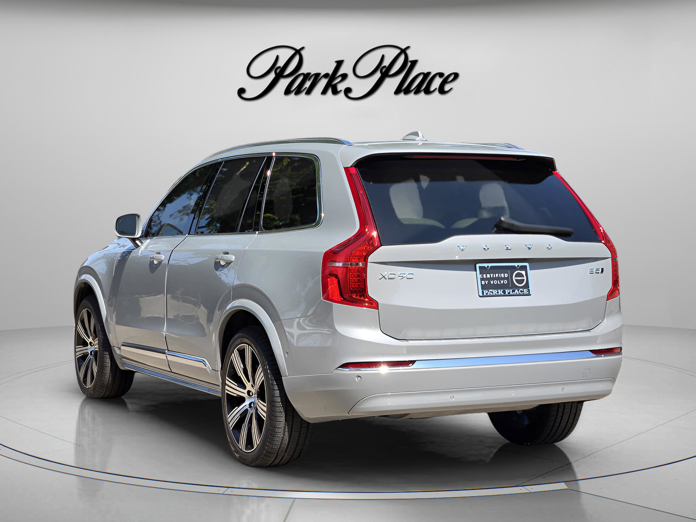 Used 2025 Volvo XC90 B5 Ultra w/ Protection Package Premier image 3