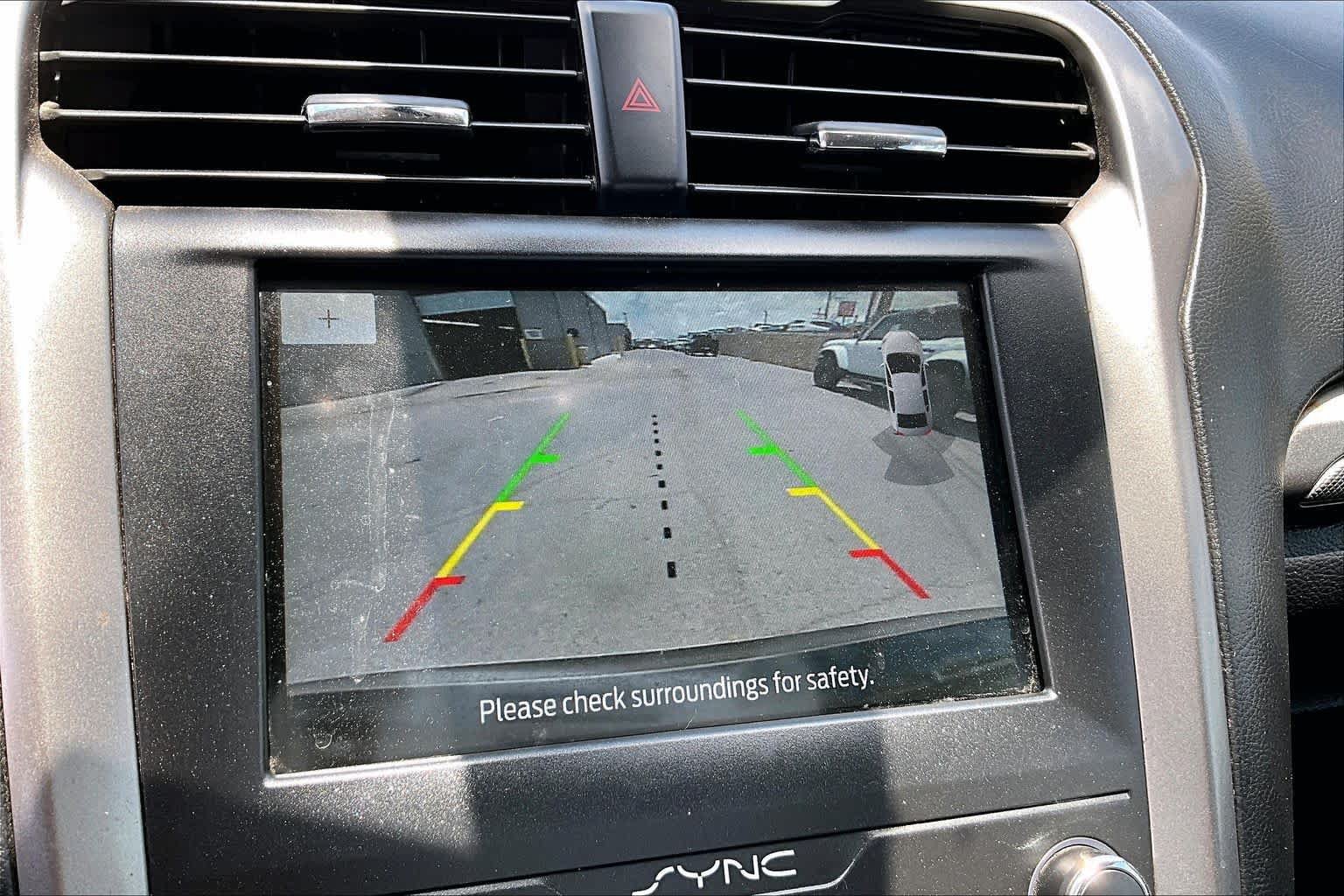 Used 2020 Ford Fusion SE FWD image 26