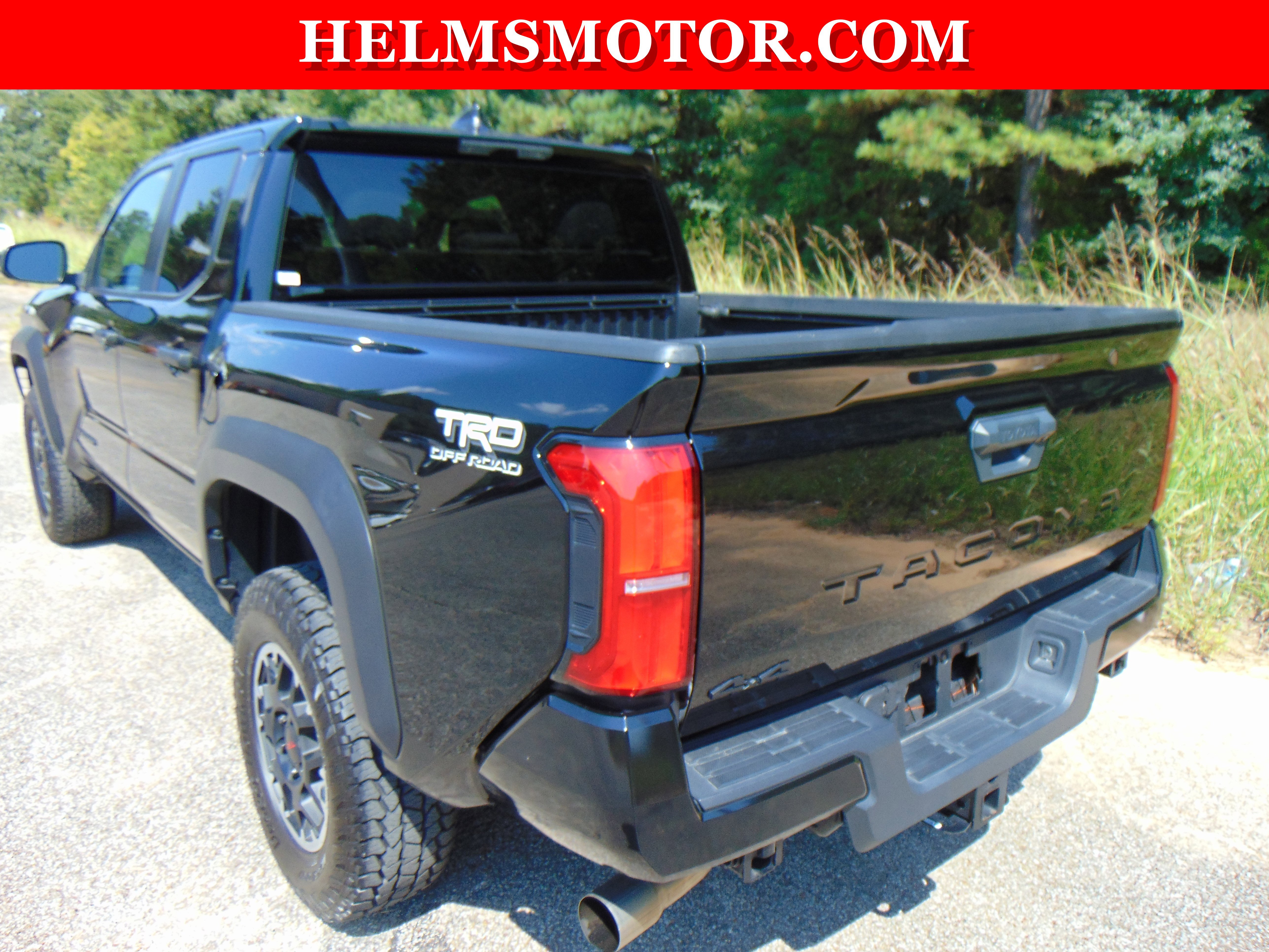 Used 2024 Toyota Tacoma TRD Off-Road image 9