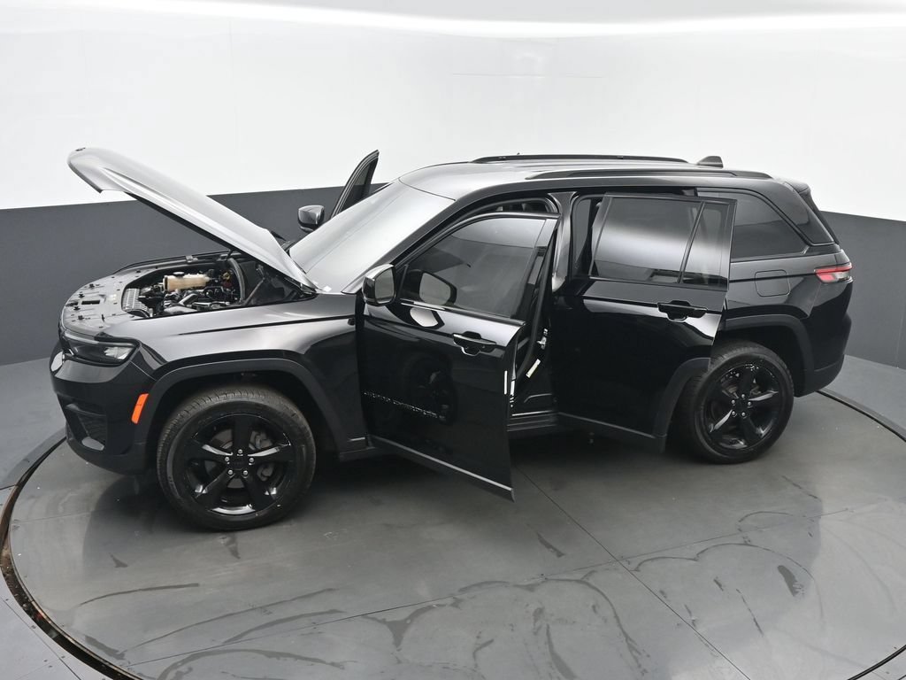 Used 2023 Jeep Grand Cherokee Altitude AWD/4WD image 61