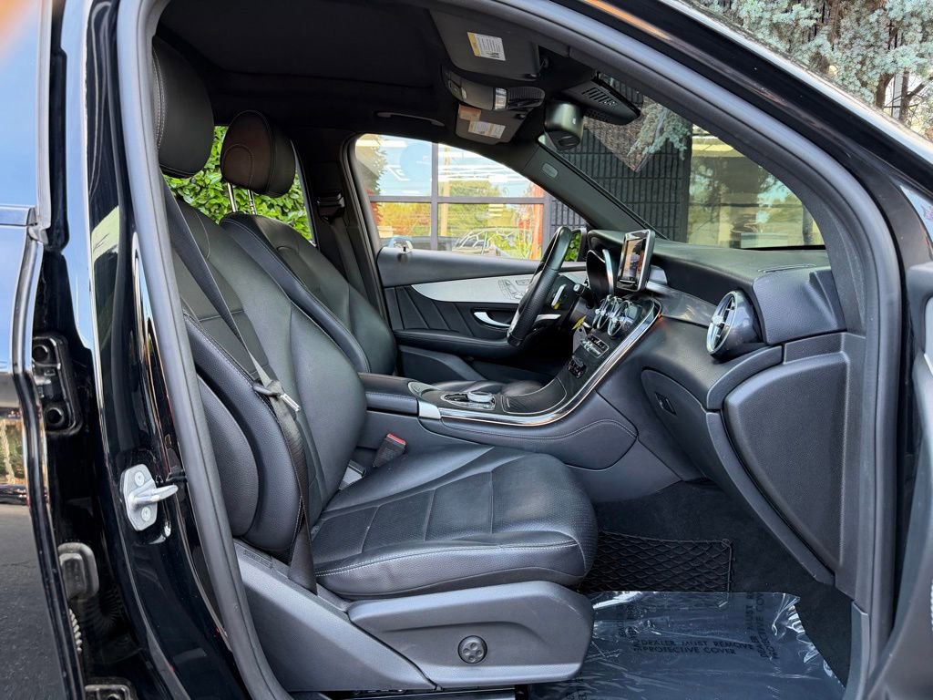 Used 2019 Mercedes-Benz GLC 300 4MATIC image 33