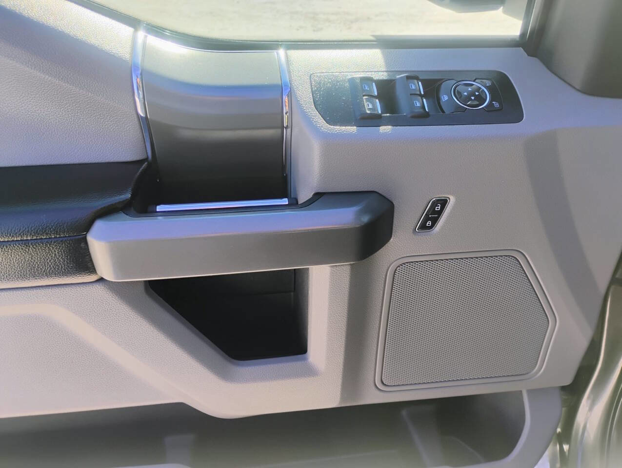 Used 2017 Ford F150 XLT w/ Equipment Group 302A Luxury image 14