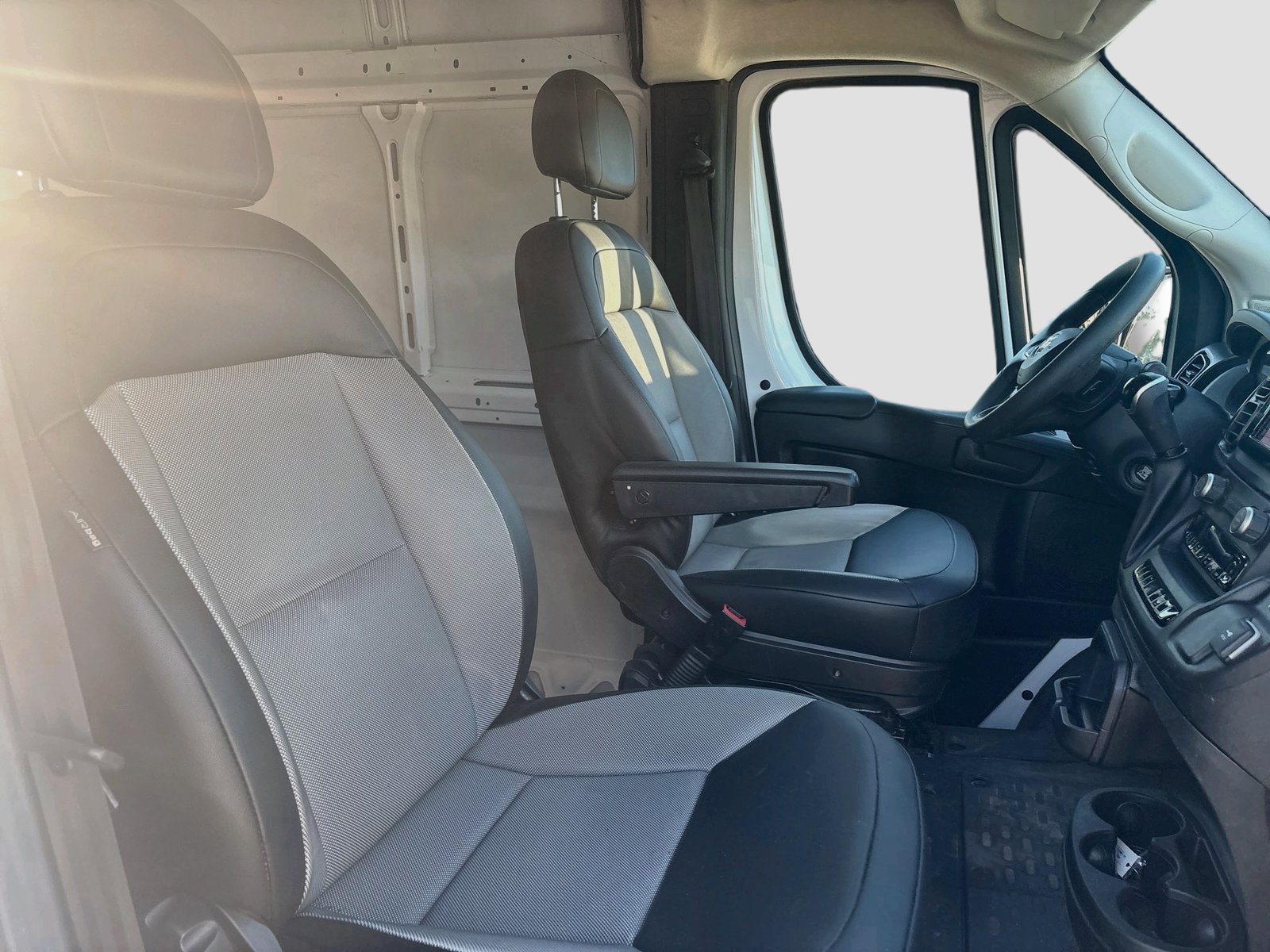 Used 2024 RAM ProMaster 2500 w/ Convenience Group FWD image 21